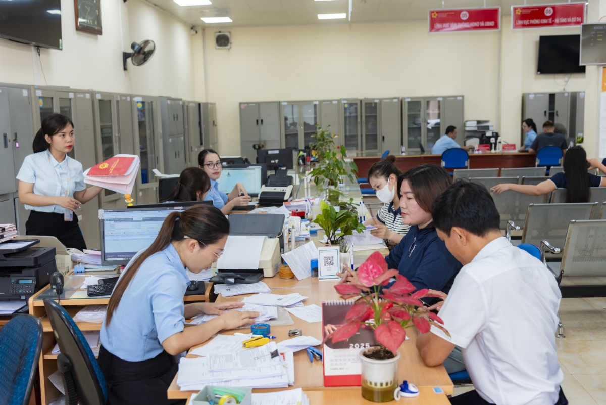 M&ocirc; h&igrave;nh quản trị mới tại Quảng Ninh ứng dụng c&ocirc;ng nghệ để n&acirc;ng cao chất lượng phục vụ người d&acirc;n.
