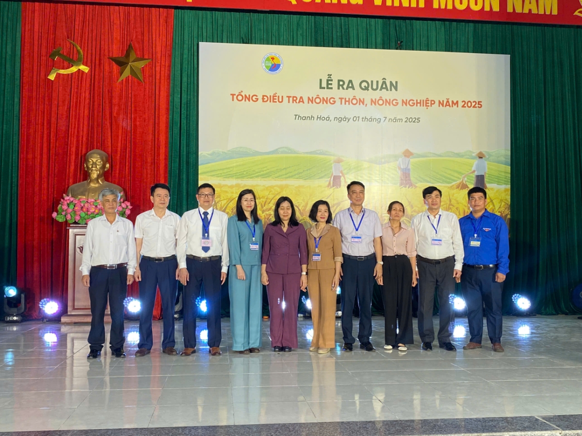 Đại diện Ban chỉ đạo điều tra Trung ương, Ban chỉ đạo điều tra tỉnh Thanh H&oacute;a v&agrave; x&atilde; Thọ Ph&uacute;.&nbsp;