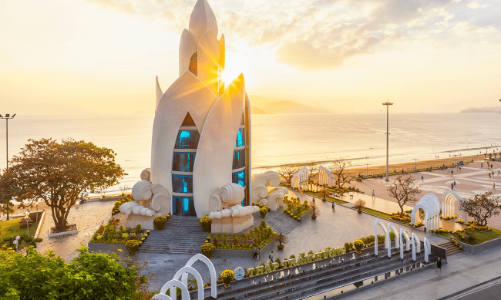 Giá vé máy bay vẫn “kéo chân” du lịch hè?