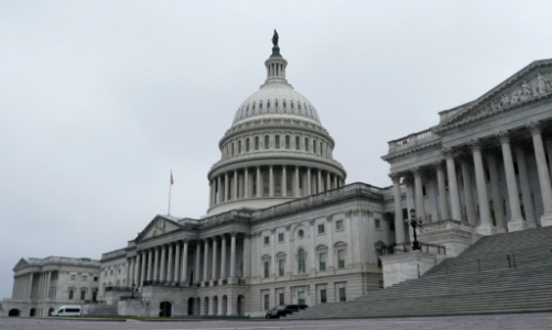 Thượng viện Mỹ thông qua dự luật giảm thuế khổng lồ