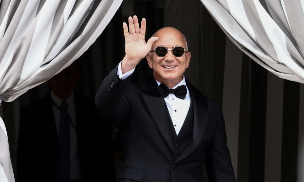 Tỷ phú Mỹ Jeff Bezos - Ảnh: Reuters.