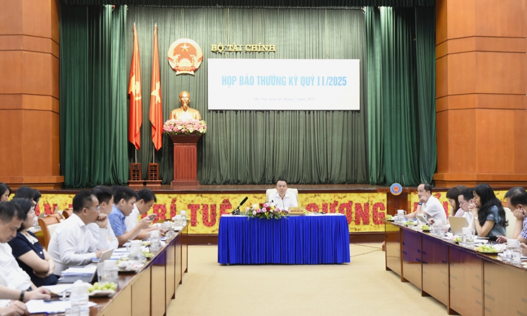 Thứ trưởng Bộ Tài chính Nguyễn Đức Chi chủ trì họp báo