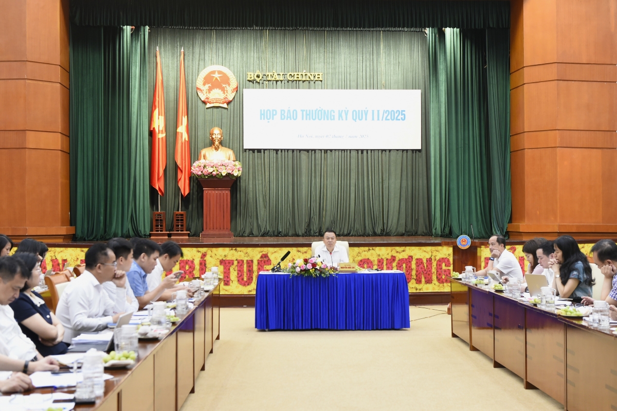 Thứ trưởng Bộ Tài chính Nguyễn Đức Chi chủ trì họp báo