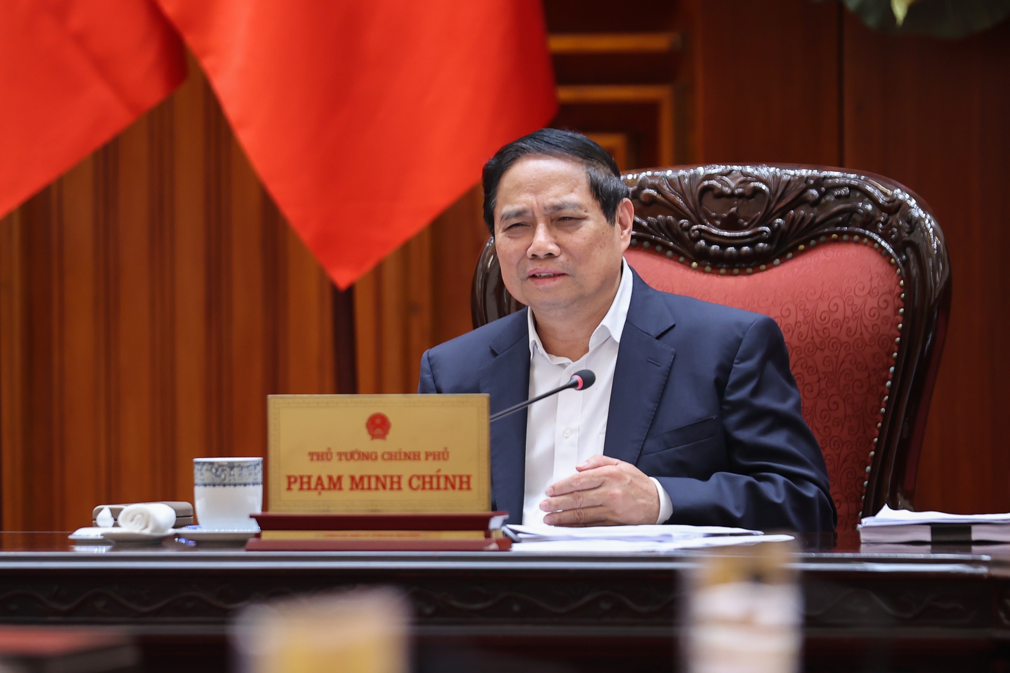 Thủ tướng chủ trì cuộc họp - Ảnh: VGP