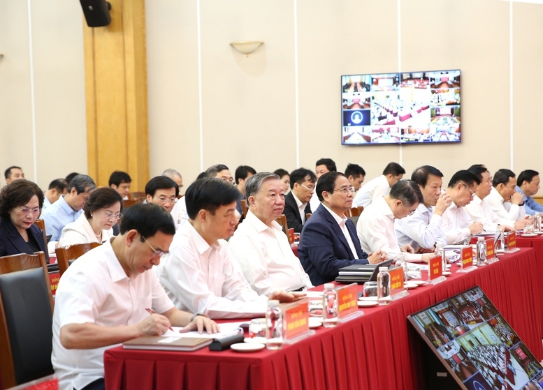 Tổng B&iacute; thư T&ocirc; L&acirc;m, Thủ tướng Ch&iacute;nh phủ Phạm Minh Ch&iacute;nh c&ugrave;ng c&aacute;c đồng ch&iacute; l&atilde;nh đạo Đảng v&agrave; Nh&agrave; nước tham dự Hội nghị - Ảnh: VGP.&nbsp;