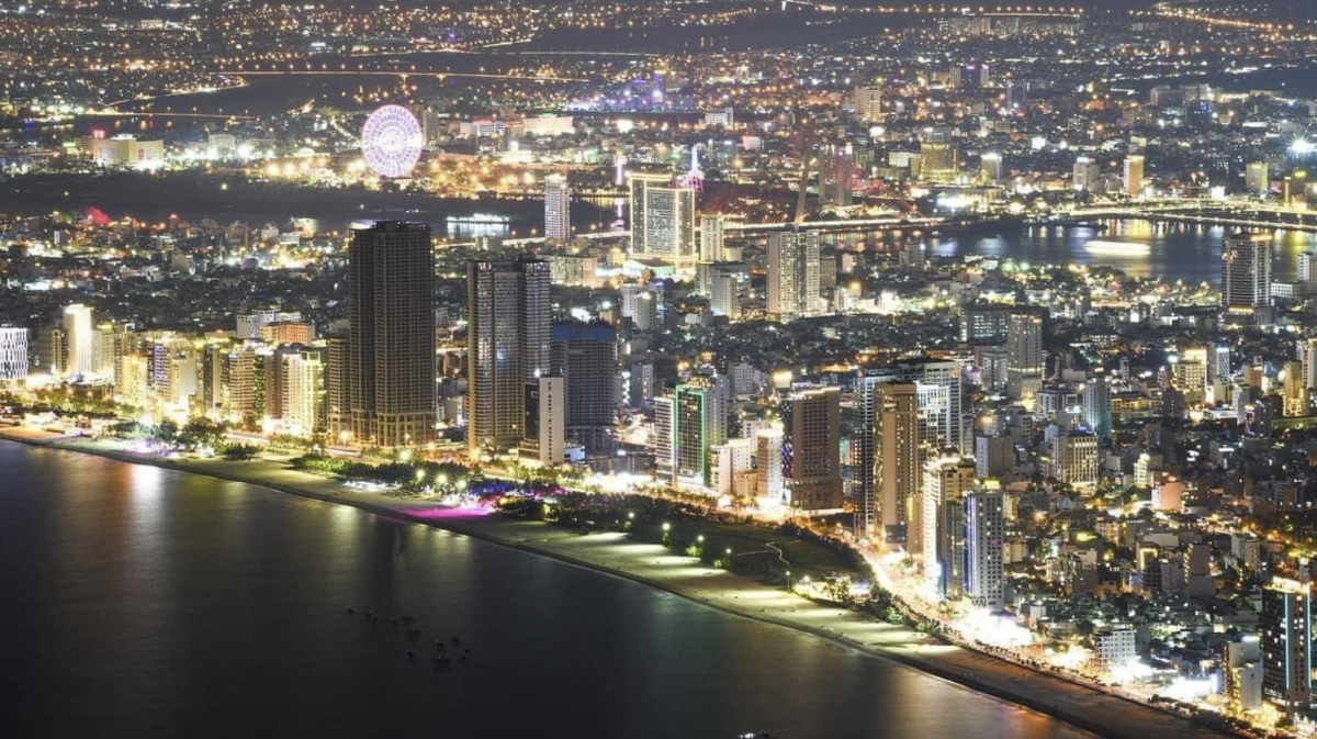 Đà Nẵng sau khi sáp nhập với tỉnh Quảng Nam mở rộng địa giới hành chính với diện tích hơn 6.200 km², dân số gần 3 triệu người. 