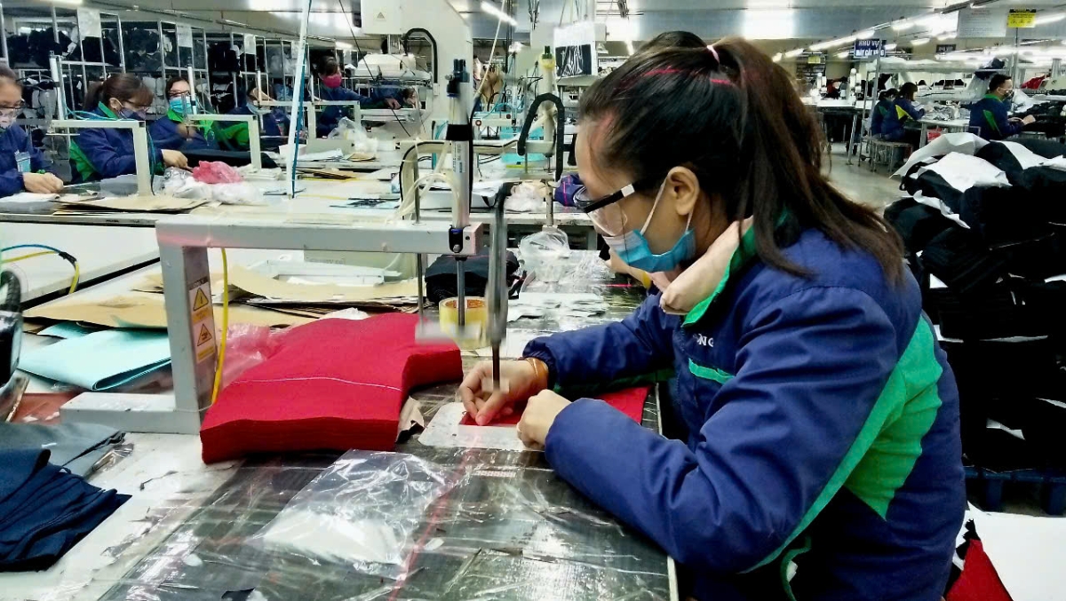 Tăng lương là động lực tăng năng suất lao động. Ảnh: Thu Hằng.