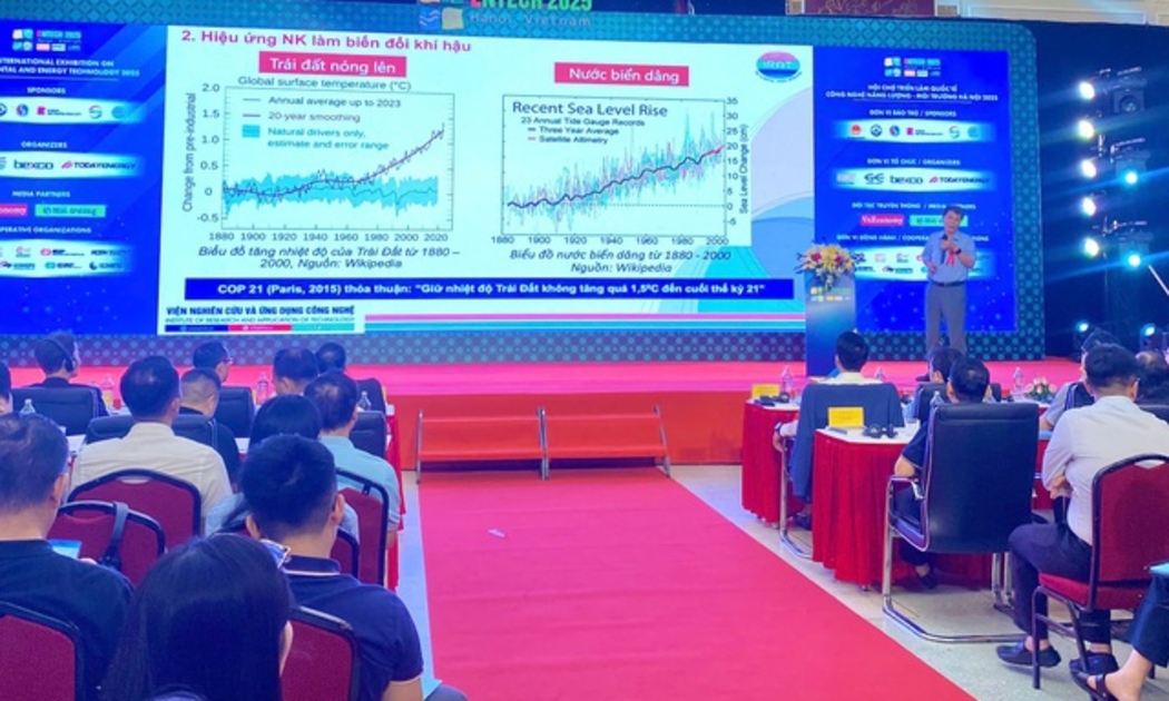 Chuyên gia chia sẻ tại Diễn đàn chuyển dịch năng lượng Việt Nam năm 2025.