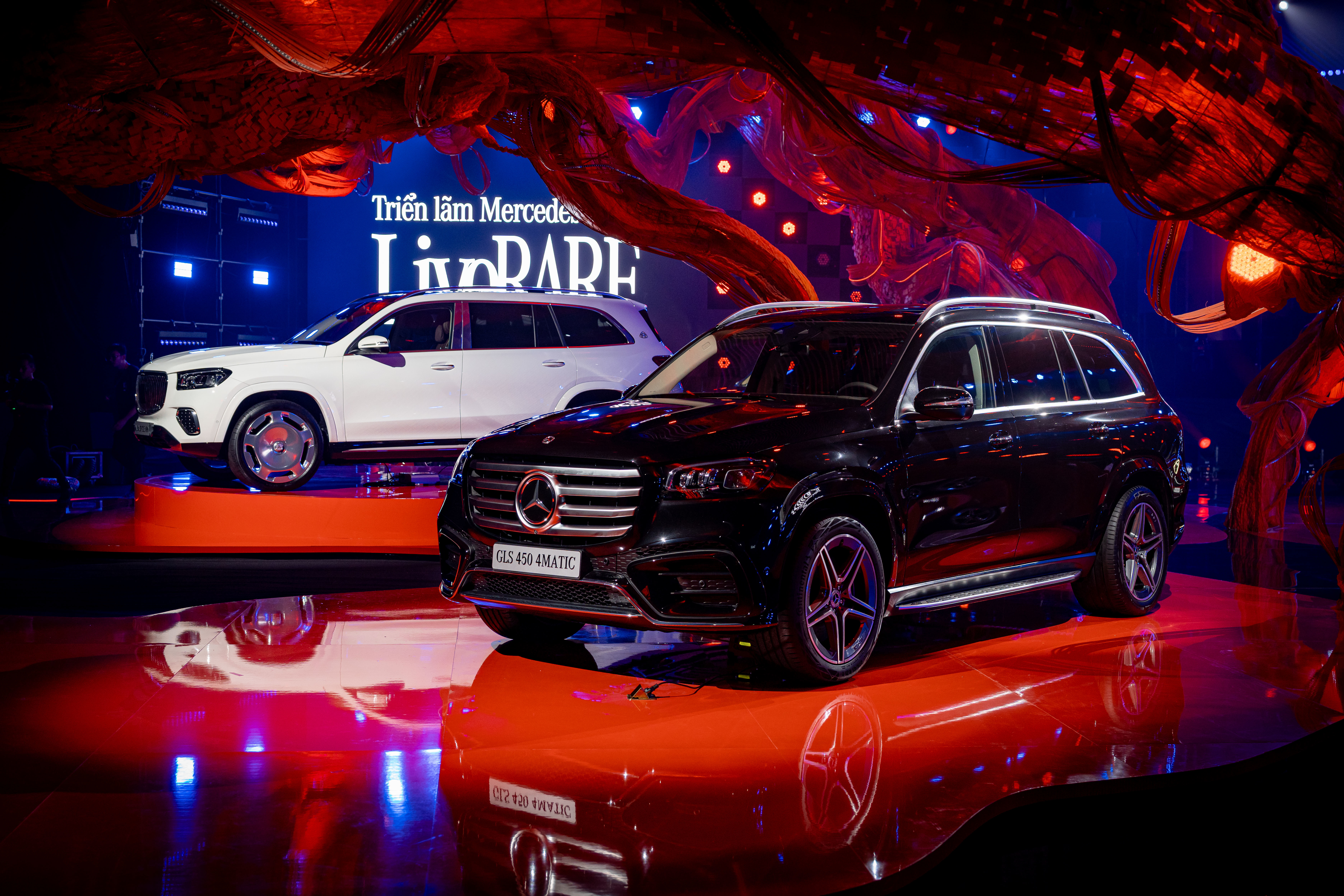 Mercedes-Benz GLS 450&nbsp;4Matic với&nbsp;gi&aacute; b&aacute;n 5,689 tỷ đồng.

Nội thất b&ecirc;n trong xe Mercedes-Benz GLS 450&nbsp;4Matic.