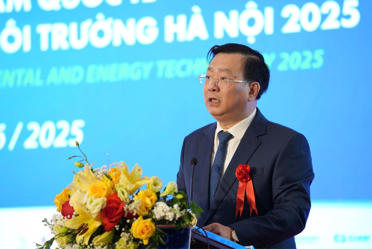 &Ocirc;ng V&otilde; Nguy&ecirc;n Phong, Gi&aacute;m đốc Sở C&ocirc;ng Thương TP. H&agrave; Nội ph&aacute;t biểu khai mạc hội chợ.