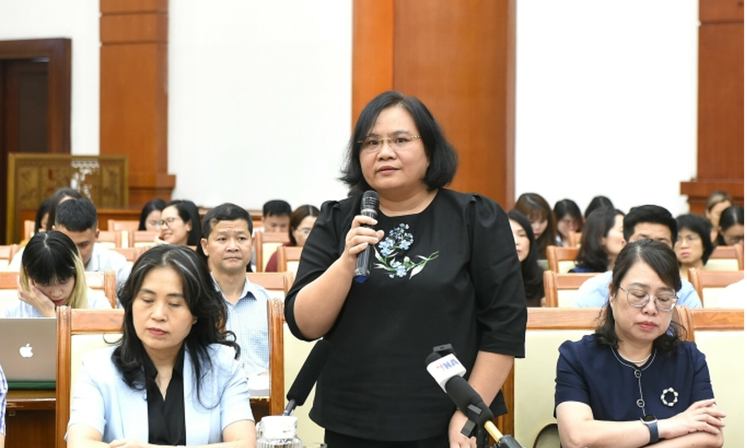 Bà Nguyễn Thị Thoa, Phó cục trưởng Cục Quản lý công sản (Bộ Tài chính) trả lời tại họp báo.