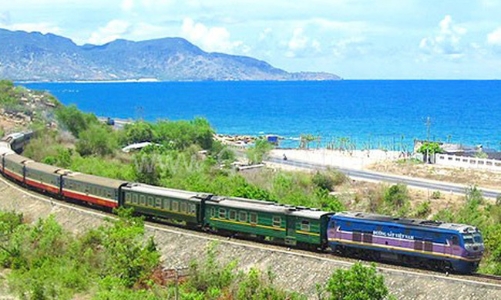 Tăng cường thêm toa cho 22 đoàn tàu qua ga Vinh sau khi sân bay Vinh đóng cửa