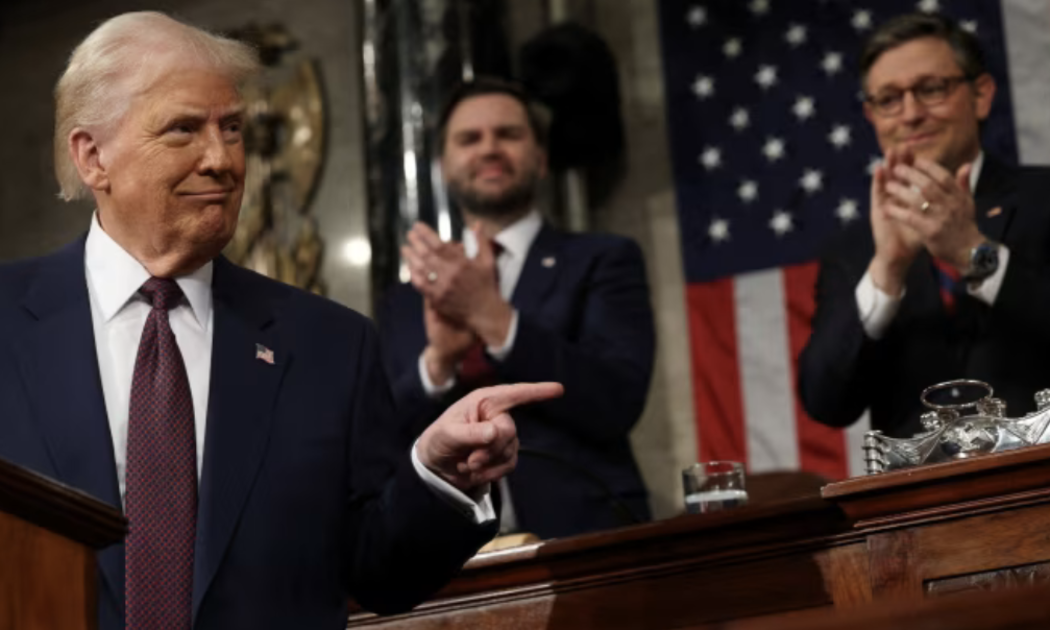 Tổng thống Mỹ Donald Trump (trái) - Ảnh: Reuters.