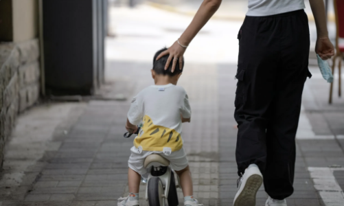 Trung Quốc tính hỗ trợ tiền mặt để khuyến khích sinh đẻ