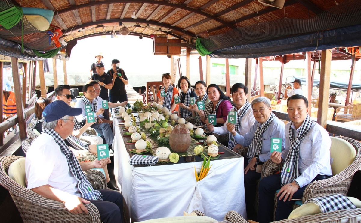 Du kh&aacute;ch&nbsp; được ph&aacute;t 