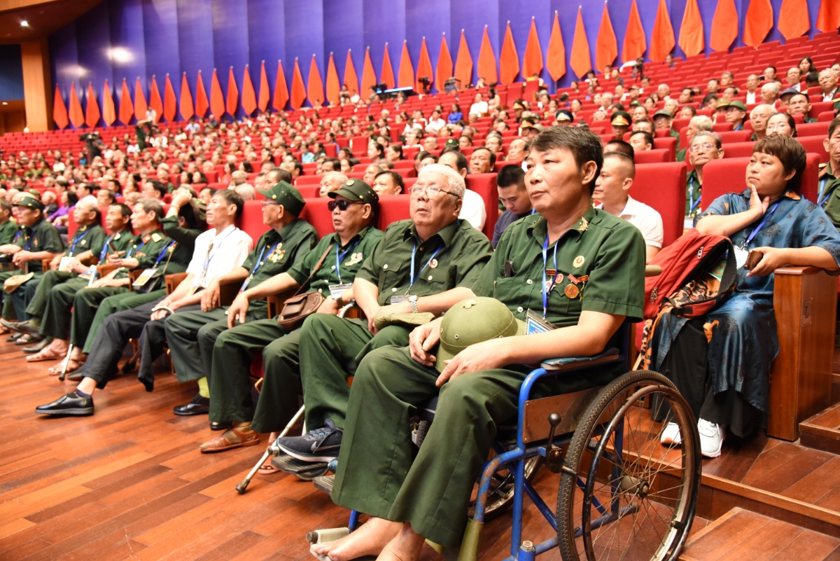 Người có công với cách mạng. Ảnh: Mạnh Dũng.