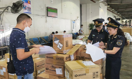 Thu ngân sách ngành hải quan vượt 220.000 tỷ đồng, tăng 10,3% so với cùng kỳ trong nửa đầu năm