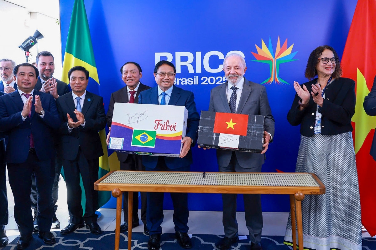 Thủ tướng Ch&iacute;nh phủ v&agrave; Tổng thống Brazil chứng kiến Lễ trao Bản ghi nhớ hợp t&aacute;c khoa học-c&ocirc;ng nghệ, đổi mới s&aacute;ng tạo v&agrave; chuyển đổi số - Ảnh: VGP