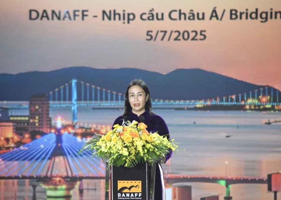 Phó Chủ tịch UBND thành phố Đà Nẵng Nguyễn Thị Anh Thi phát biểu bế mạc Liên hoan phim Châu Á Đà Nẵng lần thứ III – 2025.