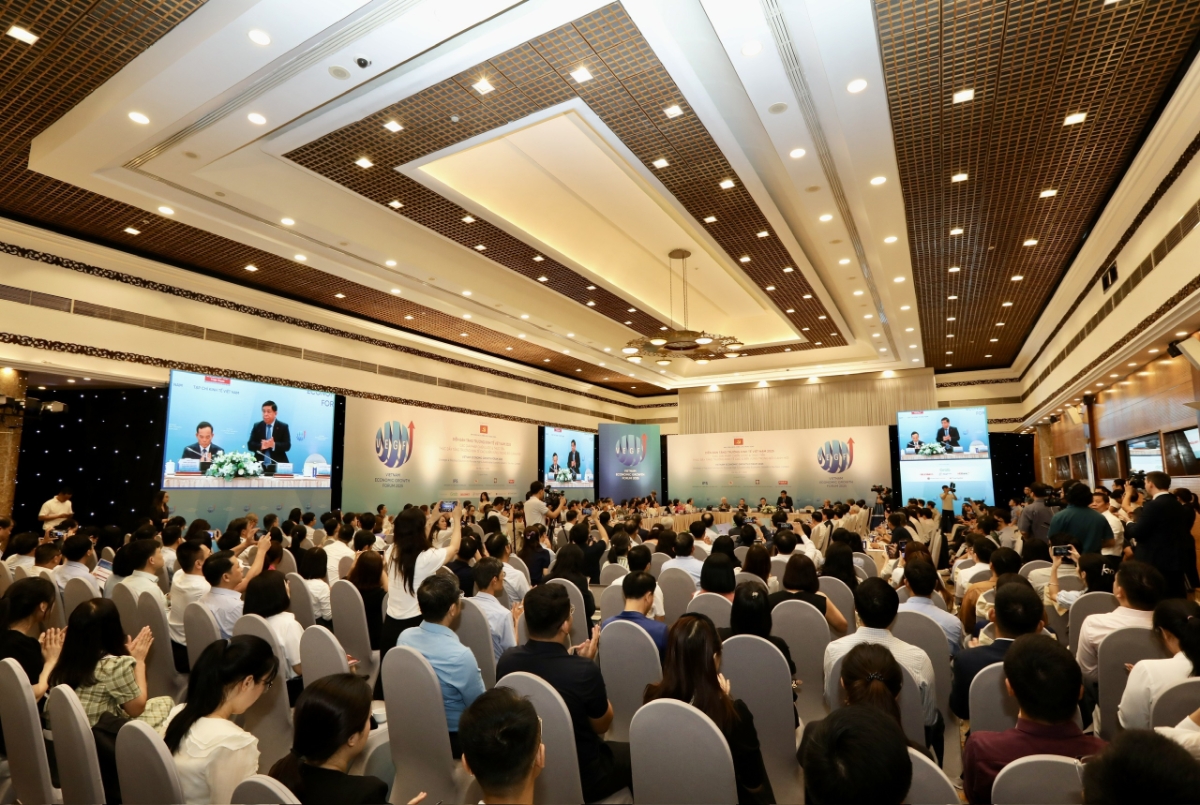 Quang cảnh Diễn đ&agrave;n Tăng trưởng kinh tế Việt Nam 2025 diễn ra ng&agrave;y 8/7/2025.