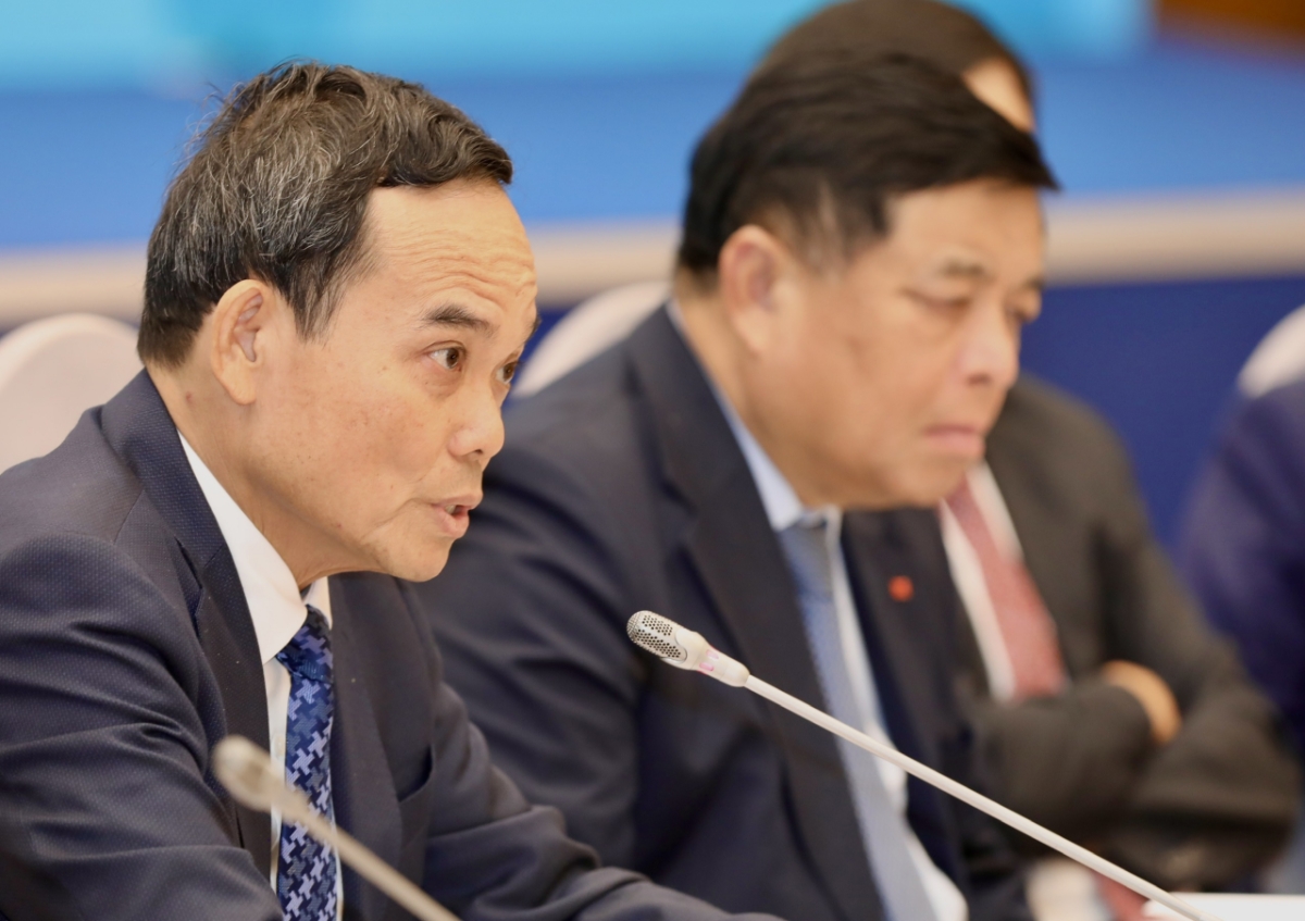 Diễn đàn Tăng trưởng Kinh tế Việt Nam 2025 (VEGF 2025) với cách tiếp cận đa chiều và đối thoại mở, không chỉ tạo lập một không gian chia sẻ thông tin giữa các nhóm chủ thể chính sách và thực thi, mà còn hình thành nền tảng quan trọng cho công tác theo dõi, giám sát, điều chỉnh chính sách nhằm đảm bảo sự thống nhất từ Trung ương tới địa phương, từ ý chí đến hành động.