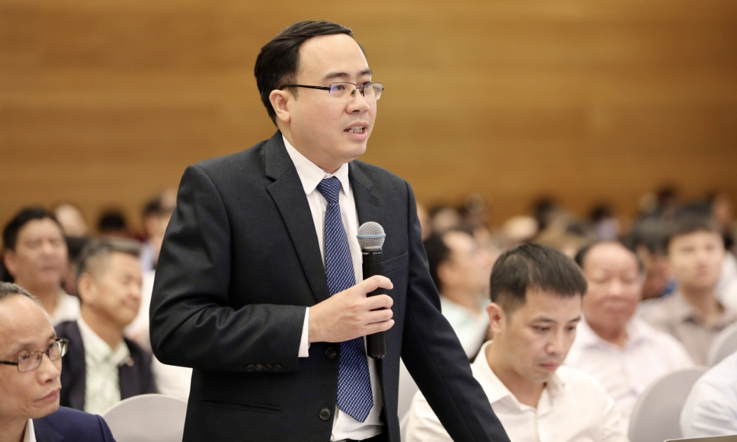 Ông Đặng Đức Anh, Phó viện trưởng Viện Nghiên cứu Chính sách, Chiến lược (IPS) chia sẻ ý kiến tại Diễn đàn Tăng trưởng kinh tế Việt Nam 2025. Ảnh: Tri Phong.