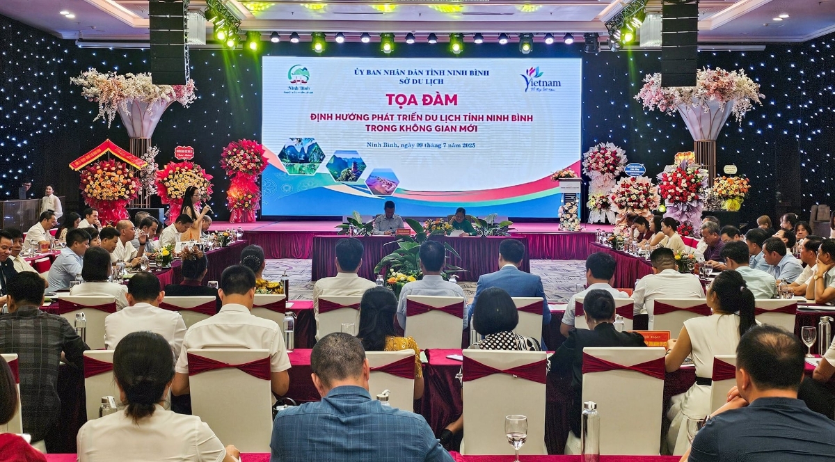To&agrave;n cảnh buổi toạ&nbsp;đ&agrave;m