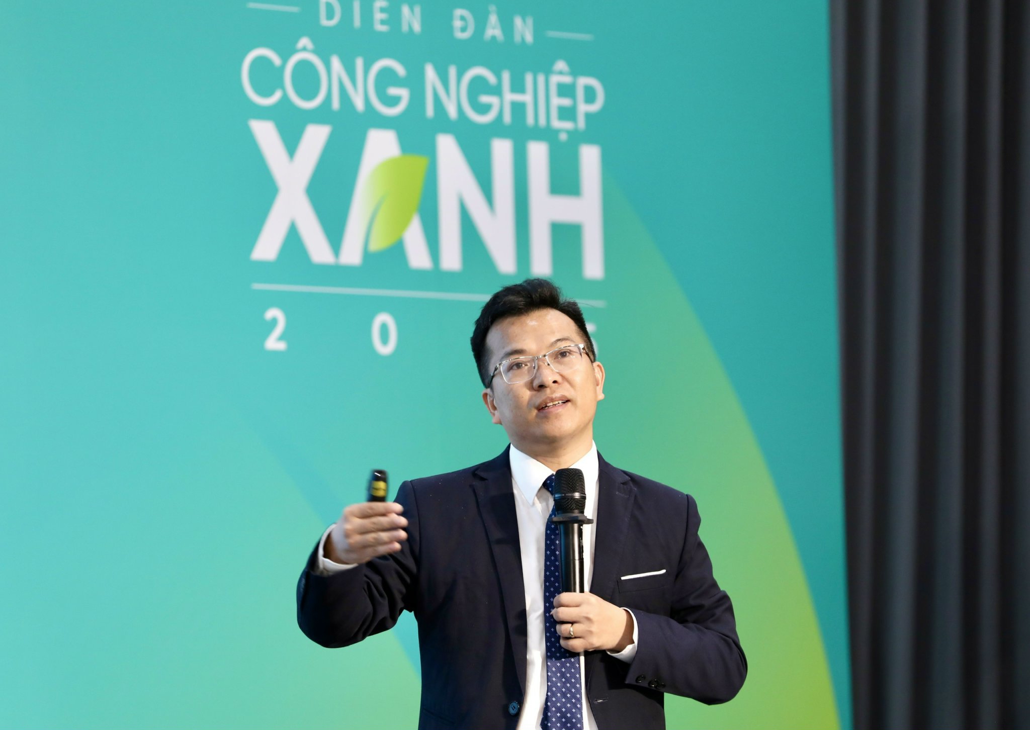 TS. Bùi Thanh Minh, Phó Giám đốc Văn phòng Ban nghiên cứu phát triển kinh tế tư nhân (Ban IV).