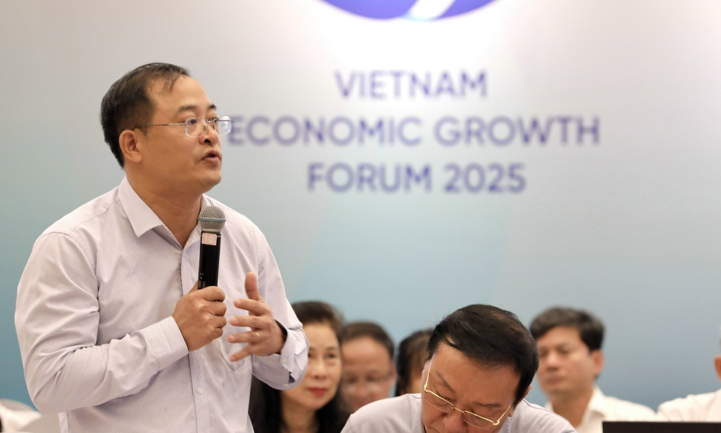 Ông Nguyễn Hoài Nam, Tổng thư ký Hiệp hội Chế biến và Xuất khẩu Thủy sản Việt Nam (VASEP) phát biểu tại Diễn đàn Tăng trưởng kinh tế Việt Nam 2025. Ảnh: Tri Phong.