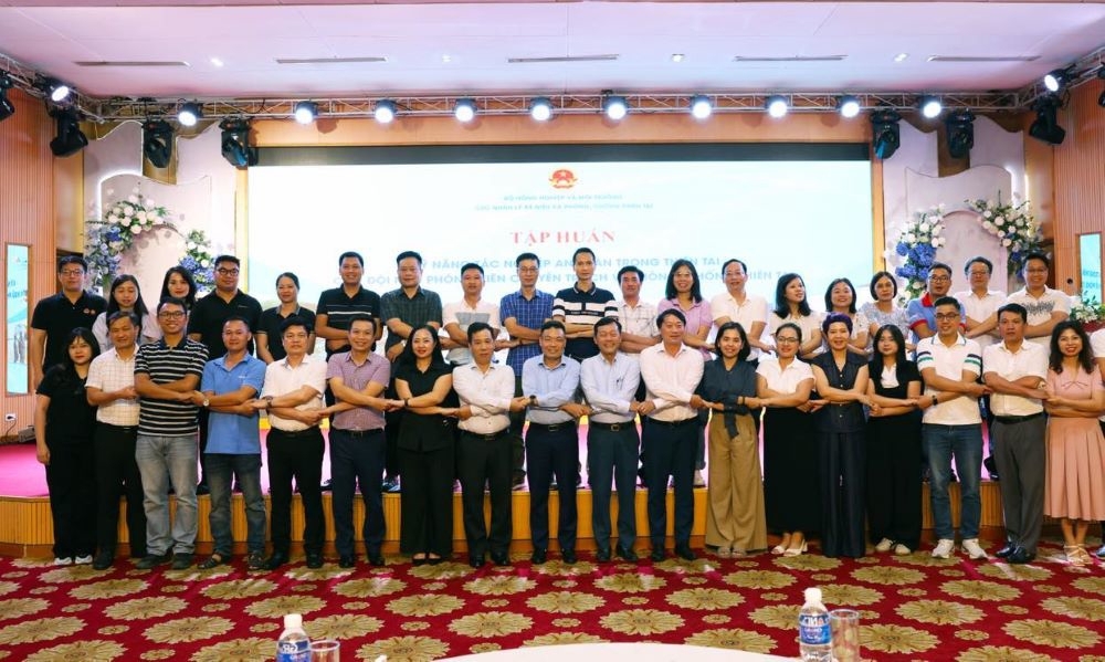 Các nhà báo, phóng viên tham dự chương trình tập huấn.