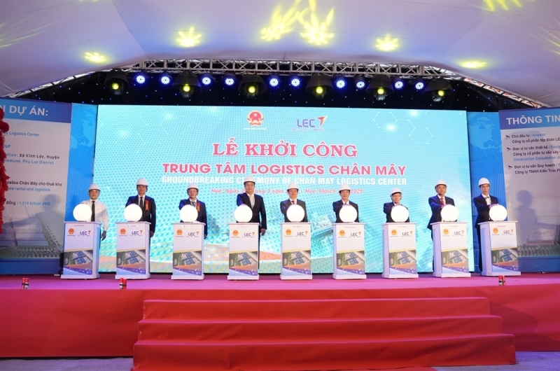 Lễ khởi công Dự án Trung tâm Logistics Chân Mây ở Khu kinh tế Chân Mây – Lăng Cô, có tổng vốn đầu tư hơn 1.500 tỷ đồng, quy mô 33,62 ha, diễn ra thời điểm cuối tháng 3 vừa qua.