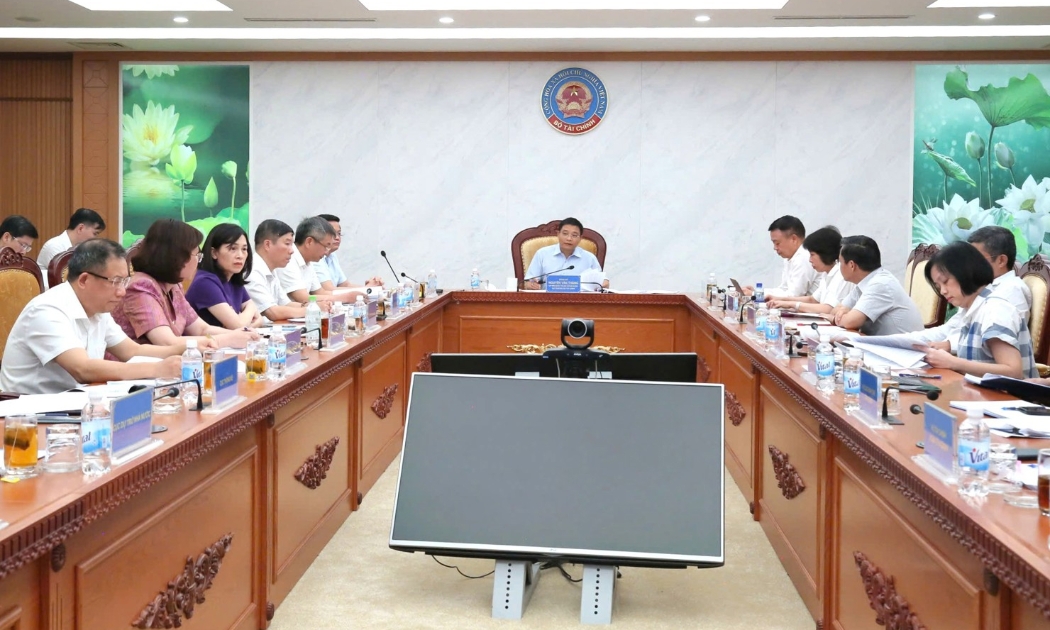 Bộ trưởng Bộ Tài chính Nguyễn Văn Thắng chủ trì Hội nghị giao ban tháng 6