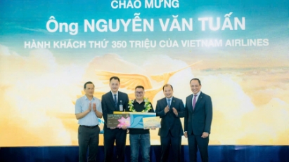 Vietnam Airlines welcomes 350 millionth passenger