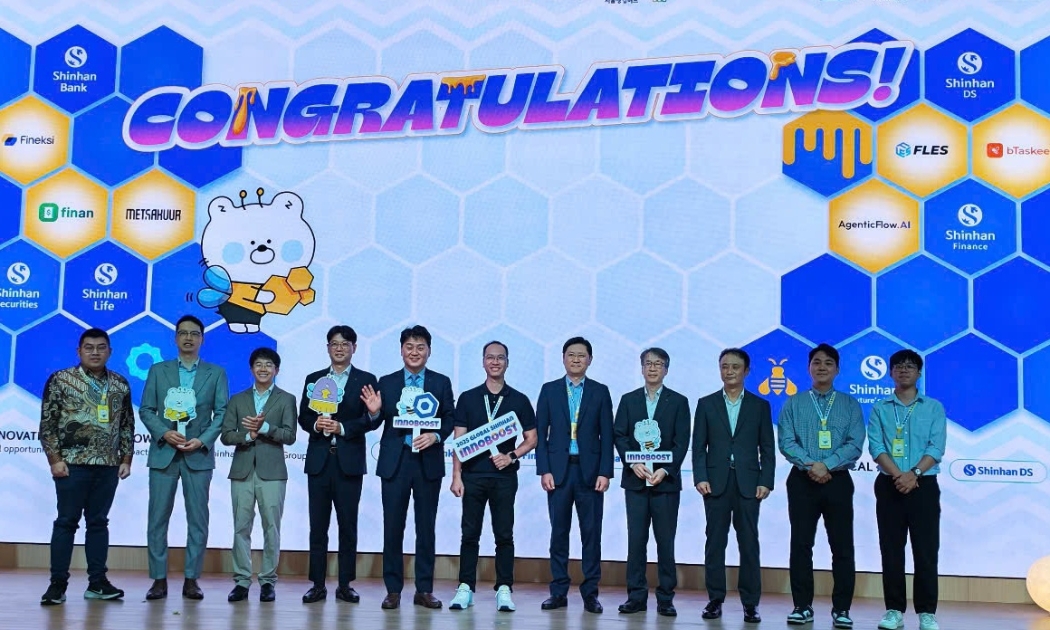 Ban tổ chức chúc mừng 6 startup vào vòng tăng tốc Đổi mới sáng tạo mở Global Shinhan InnoBoost 2025, chiều 11/7.