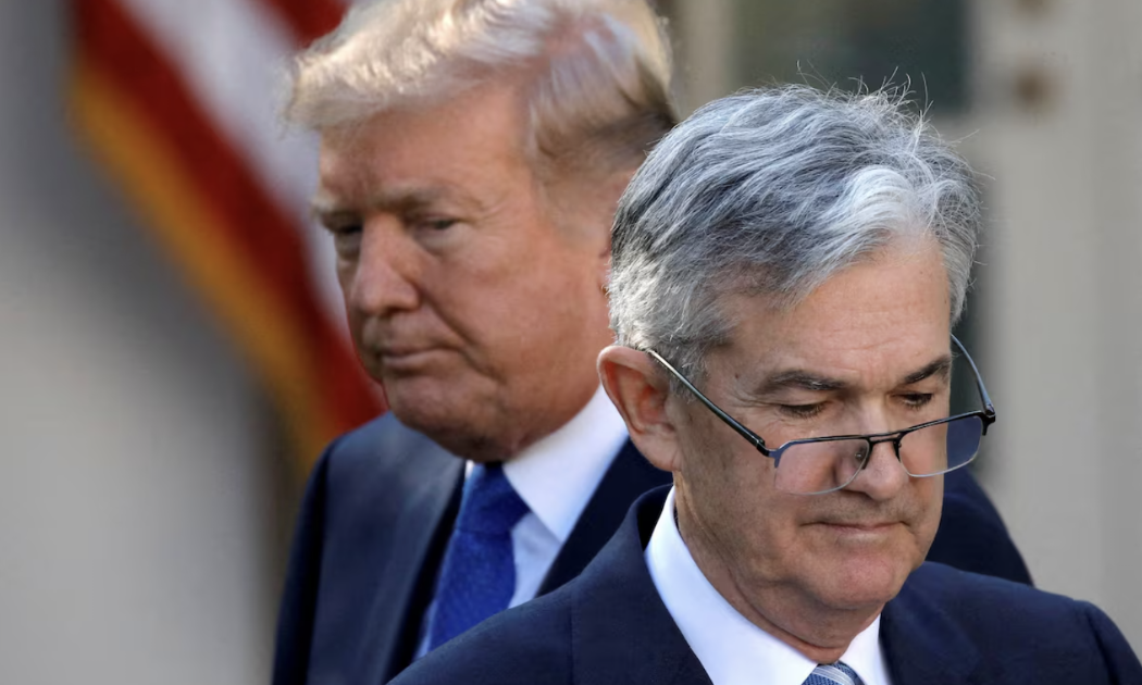 Tổng thống Mỹ Donald Trump (trái) và Chủ tịch Fed Jerome Powell hồi năm 2017 - Ảnh: Reuters.