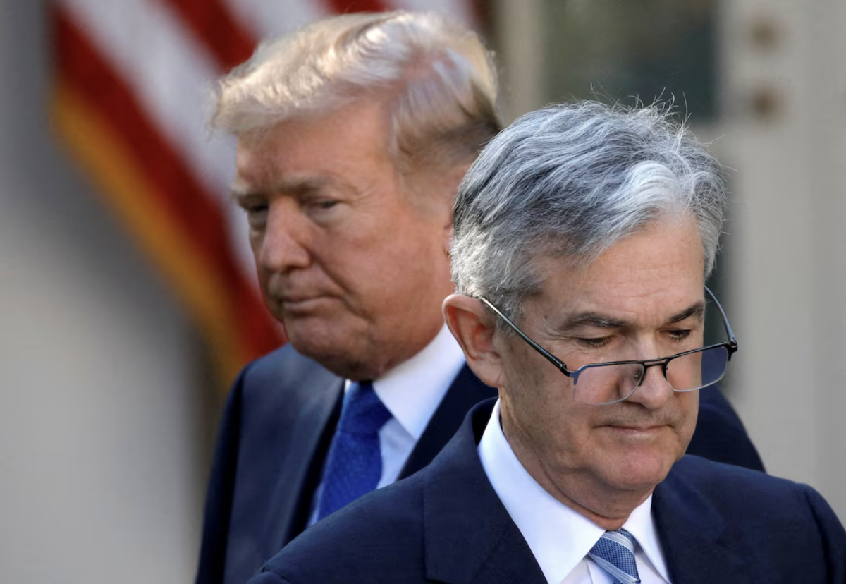 Tổng thống Mỹ Donald Trump (trái) và Chủ tịch Fed Jerome Powell hồi năm 2017 - Ảnh: Reuters.