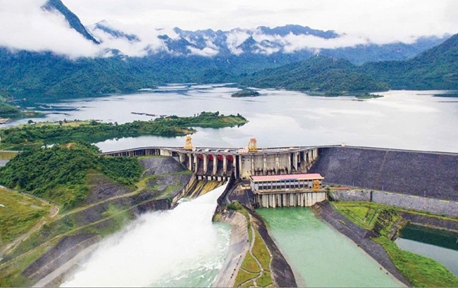 Khai th&aacute;c ở mức cao c&aacute;c hồ thủy điện đa mục ti&ecirc;u.