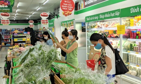 Theo lộ trình, từ ngày 1/1/2027, chợ, cửa hàng tiện ích không cung cấp miễn phí túi ni lông khó phân hủy sinh học và không lưu hành từ ngày 1/1/2028.