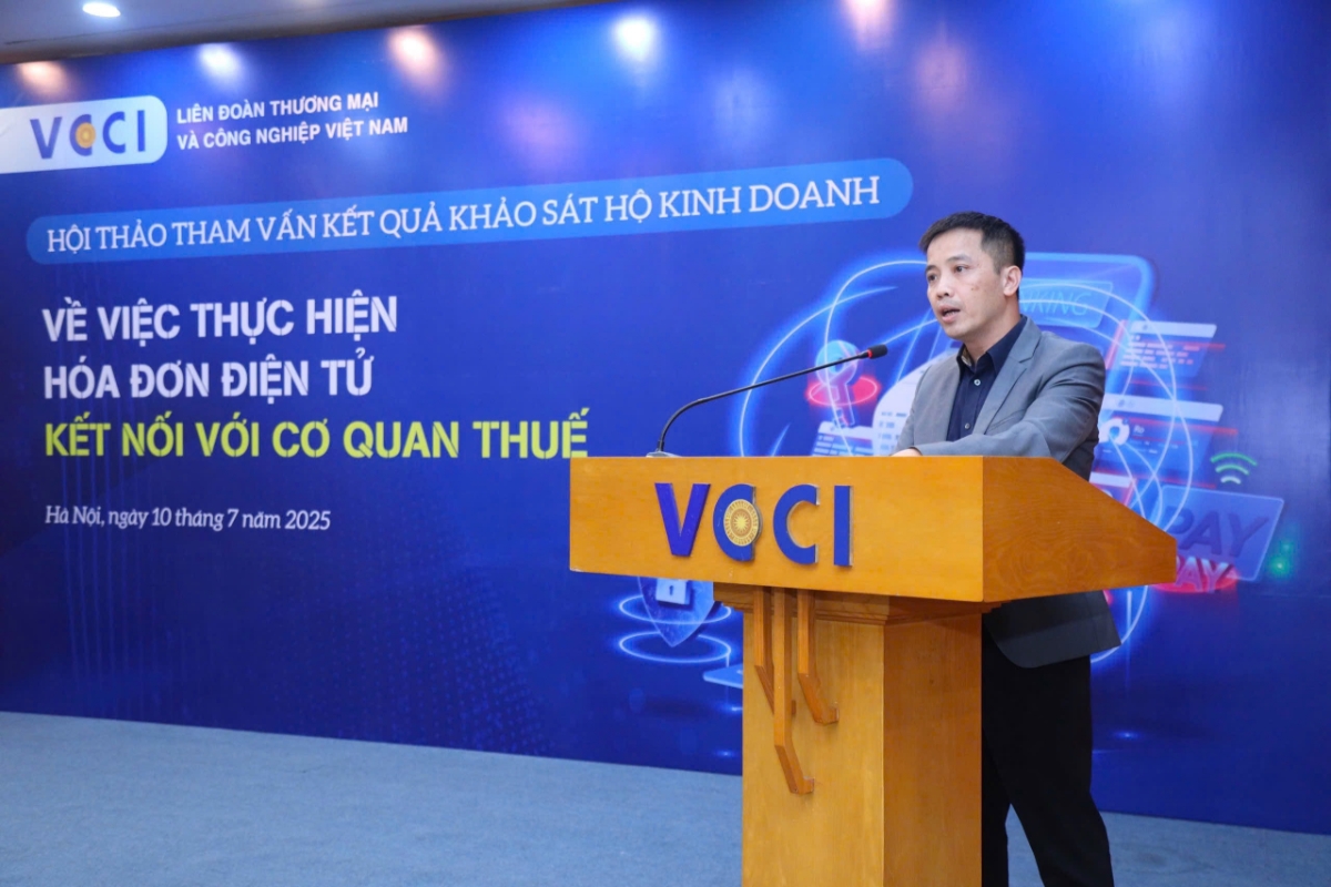 &Ocirc;ng Đậu Anh Tuấn - Ph&oacute; Tổng Thư k&yacute; ki&ecirc;m Trưởng Ban Ph&aacute;p chế Li&ecirc;n Đo&agrave;n Thương mại v&agrave; C&ocirc;ng nghiệp Việt Nam ph&aacute;t biểu tại Hội thảo.