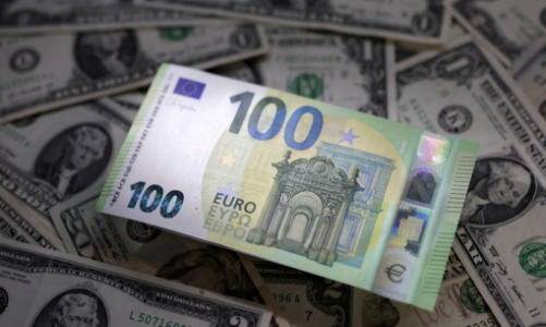 Đồng euro trượt giá sau khi ông Trump tuyên bố áp thuế quan 30% lên EU
