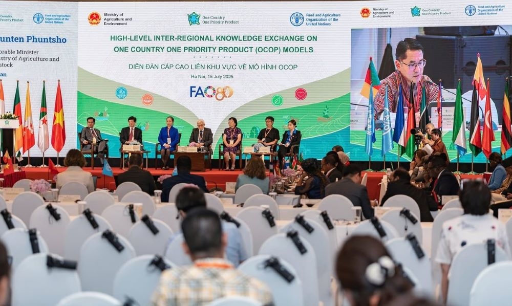 Toàn cảnh Diễn đàn đàn Cấp cao liên khu vực về mô hình Mỗi xã một sản phẩm (OCOP). 