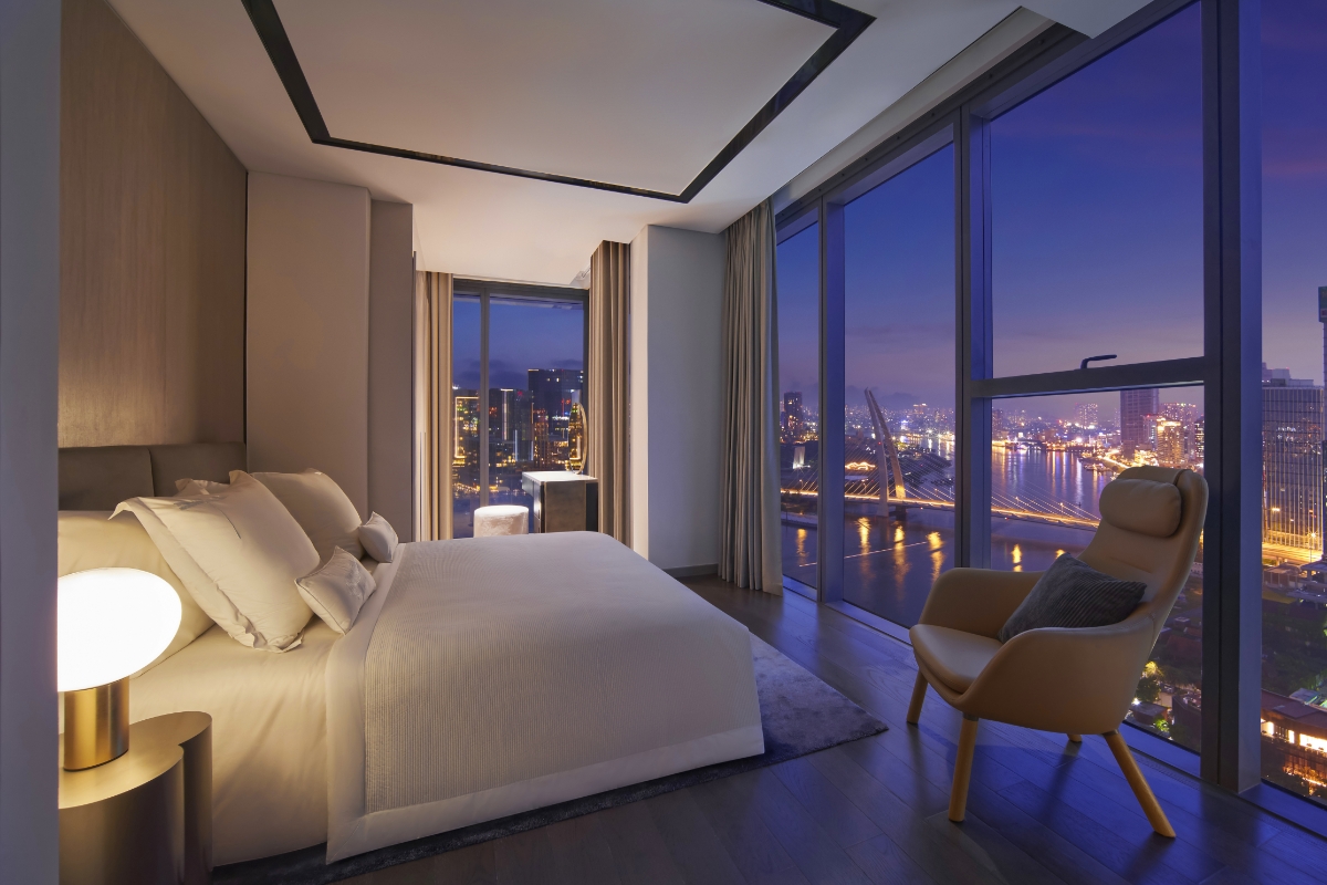 Mỗi căn hộ sở hữu tầm nh&igrave;n rộng mở hướng về trung t&acirc;m th&agrave;nh phố, s&ocirc;ng S&agrave;i G&ograve;n v&agrave; mảng xanh Thảo Cầm Vi&ecirc;n, một đặc quyền hiếm c&oacute; giữa l&otilde;i trong t&acirc;m S&agrave;i G&ograve;n.