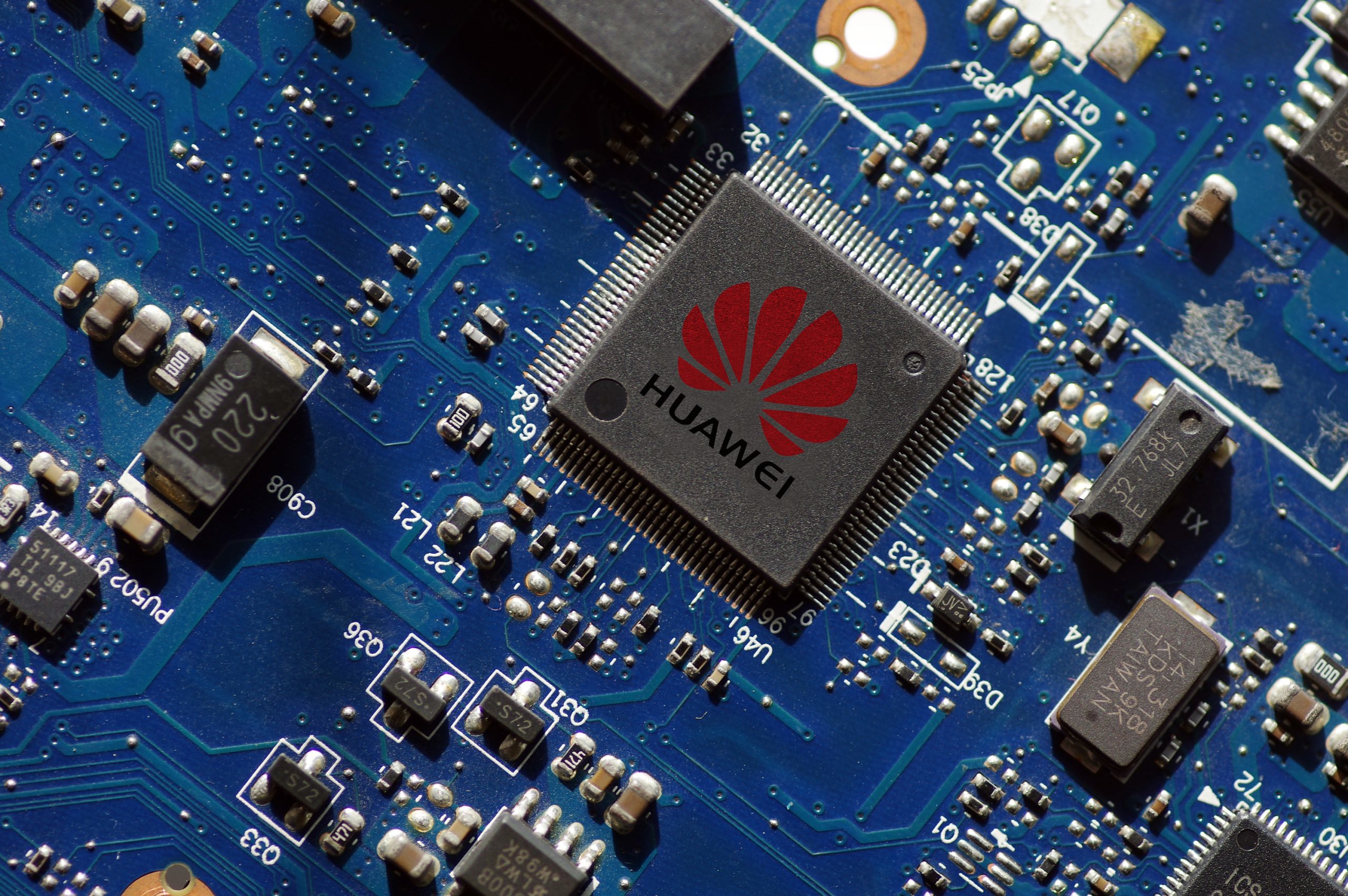 Chip AI Ascend 910B – quân bài cũ Huawei đang tung ra thị trường quốc tế.