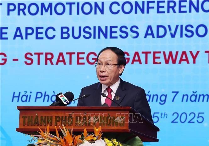 B&iacute; thư Th&agrave;nh uỷ Hải Ph&ograve;ng L&ecirc; Tiến Ch&acirc;u ph&aacute;t biểu khai mạc Hội nghị x&uacute;c tiến đầu tư &ldquo;Hải Ph&ograve;ng - điểm đến chiến lược của kỷ nguy&ecirc;n mới&rdquo;