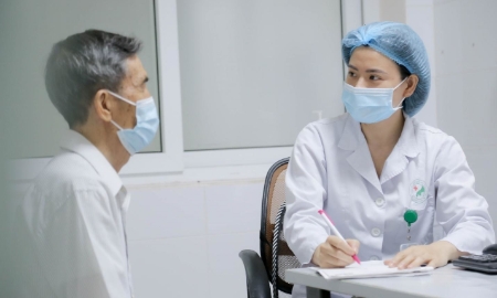Kiến nghị người từ 70 tuổi đi khám chữa bệnh không cần giấy chuyển tuyến