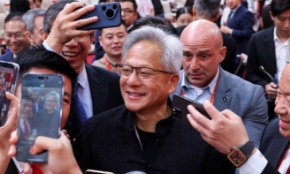 Ông Huang cũng khen ngợi cách tiếp cận mã nguồn mở của các công ty Trung Quốc trong phát triển AI.