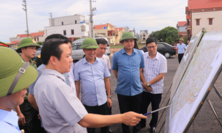 Chủ tịch UBND tỉnh Ninh Bình Phạm Quang Ngọc kiểm tra tại nút giao tuyến đường bộ mới Nam Định - Lạc Quần - Đường bộ ven biển.