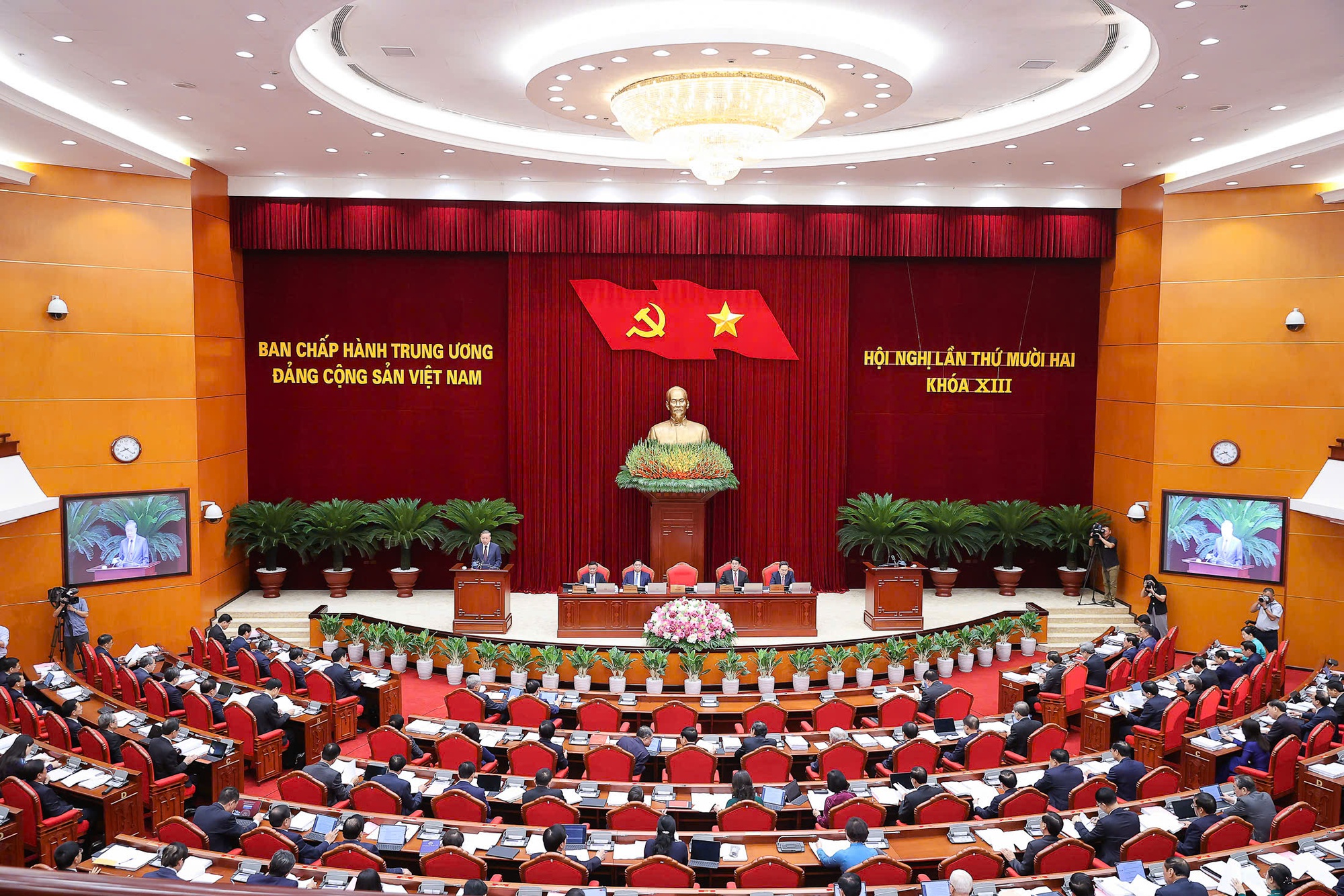 Hội nghị Trung ương 12 chính thức khai mạc sáng nay (18/7) tại Thủ đô Hà Nội. Ảnh: VGP