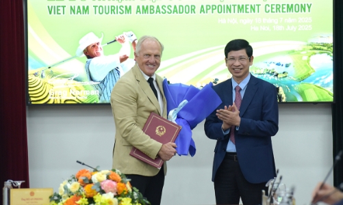 Triệu phú làng golf trở thành Đại sứ du lịch Việt Nam