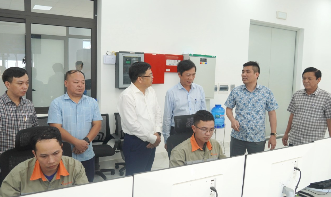 Phó Chủ tịch Thường trực UBND tỉnh Quảng Trị  kiểm tra công tác vận hành thử nghiệm nhà máy điện gió Hải Anh